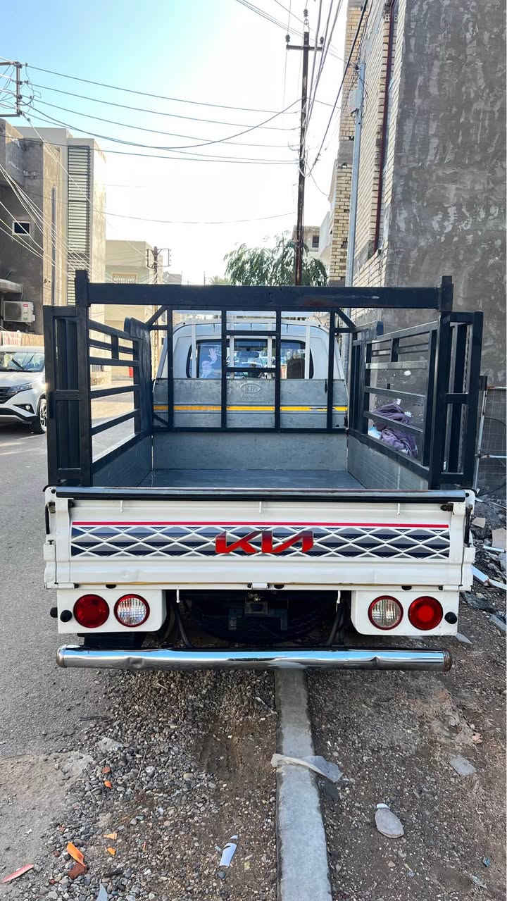 سلام عليكم حبايبنه الطيبه كيه بنكو موديل 2022 رقم بغداد انكليزي سنويه جديده بأسمي مبدل باب اصلي ابلادي نفس الون مال الصدر ماشيه 100 الف 
السياره فول سستم 
تبريد خير من الله ثلج 
كير مكينه مكفوله شرط الفحص 
تحكم استيرين 
هيتر مري 
اشاير مري 
حساسات خلفيه 
السعر 145 مع المحجر معجبك السعر ان شاء الله اتحصل ارخص وكلشي اكو بسوك للاتصال***********
*********** بغداد, العراق
