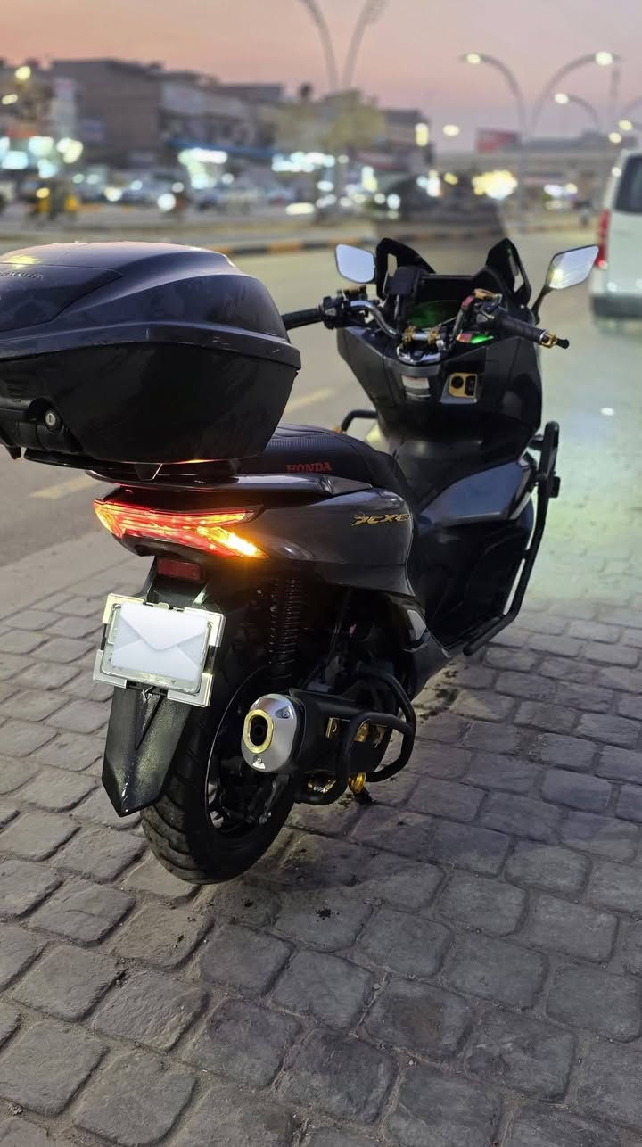 PCX 2020 رصاصي غامق (فيلي)
وارد ياباني اصلي 

مرقمه بغداد تحويل ثاني يوم 
مكينه 125 cc 

ماشيه 24.000 وقابله للزياده 

بصمه 

جهاز انذار

تشغيل عن بعد 

عنواني بغداد 

للاتسفسار 

***********

السعر على الاتصال
