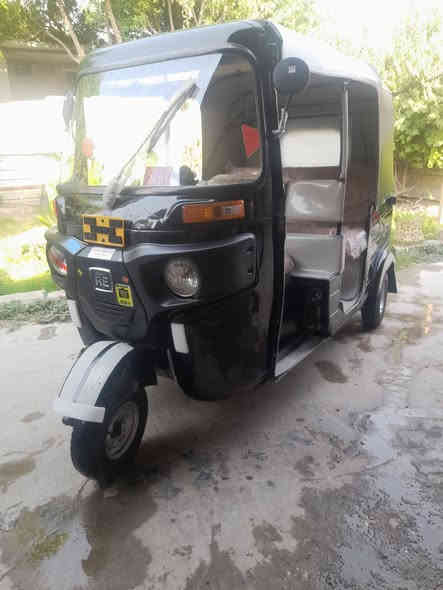 تكتك باجاج موديل 19تاريخ 12\15
دخوليه بل 20جسم مضلع مال 20
رقم وسنويه نكليزي بسمي 
تحويل ثاني يوم كفاله بس لغد ايمن معمر على لبارد 

العنوان بغداد الدوره 
اتصال على هذا رقم
***********
