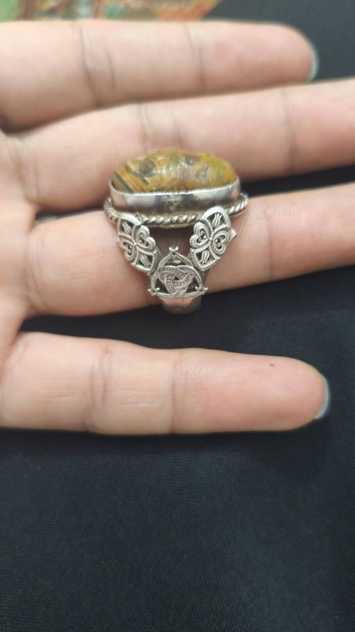 السلام عليكم 
 يماني طبيعي حجره قديمه مصور تحفه 
وزنه 27غرام 
السعر 150قفل قفل بدون عمله


**إذا كنت صاحب هذا الإعلان وتريد حذفه لأي سبب، رجاءا أرسل رسالة إلى الدعم الفني**