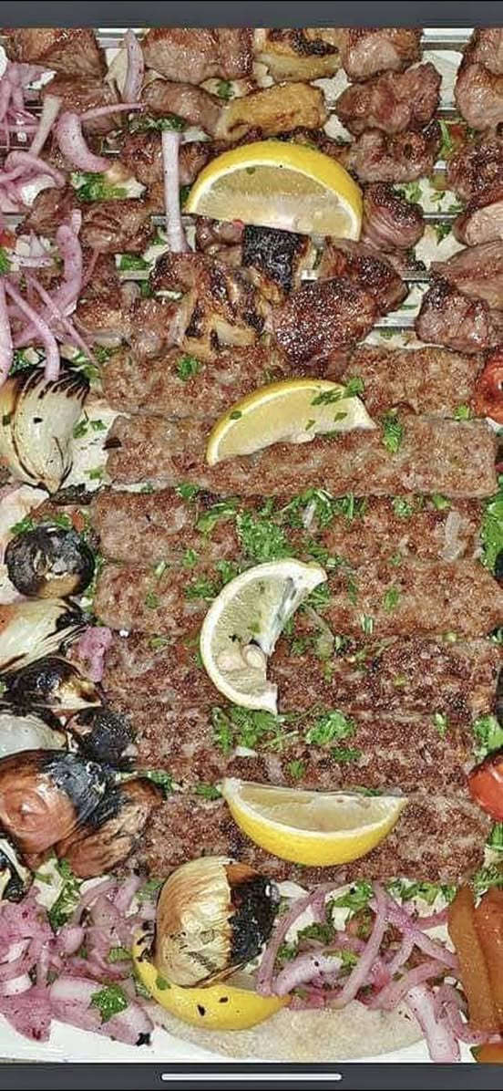 تعلن مشويات علي عبيد عن إفتتاح محلنا الجديد الكائن في شارع الكازينوات مجاور خالد الكصاب ويتوفر لدينا عروض كالآتي: كيلوا كباب دجاج ذبح 10 الف ففط 
كيلوا تكة دجاج ذبح 11 آلف ففط 
كيلوا كباب لحم 17 الف 
يوصلكم صينية كامله ويتوفر لدينا خدمة توصيل عالارقام التاليه:
***********
***********

