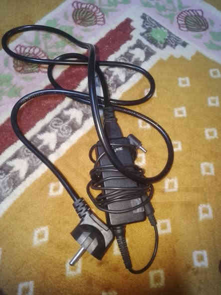 السلام عليكم ورحمة الله وبركاته
لابتوب للبيع 
المواصفات الرام 4 المساحة 32 يوجد كاميرا 
للتواصل ‏‪***********6‬‏ السعر 65 أو بي مجال
