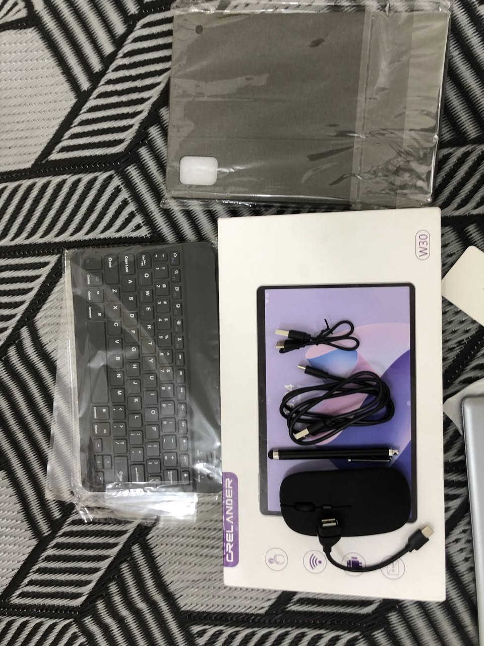 ايباد للبيع شغال كامل بعدو بل كارتون
و شرط ذاكراه 128
بطارية 1300
معا ماوس و كفر و معا كيبورد و معا شاحنه كامل ملحقات 
شراي تعال خاص


**إذا كنت صاحب هذا الإعلان وتريد حذفه لأي سبب، رجاءا أرسل رسالة إلى الدعم الفني**