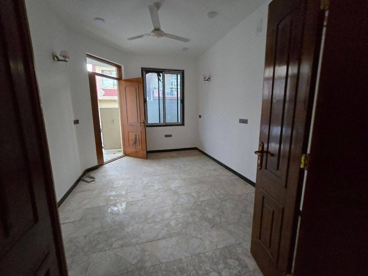 للبيع بيت ١٠٠ متر واجه ٥نزال٢٠  جديد بناء ٢٠٢٥مدخلين واجه حديثه مطعم مرمر ارضيه مرمر ٤غرف نوم حمام عدد٢ صاله وهول و مطبخ حار و بارد بناء درجه اولئ شبابيك ابواب المنيوم بغداد  الدوره شارع ٦٠ قرب النائبه وحده الجميلي السعر ٢٣٨ الاتصال *********** صاحب الدار
