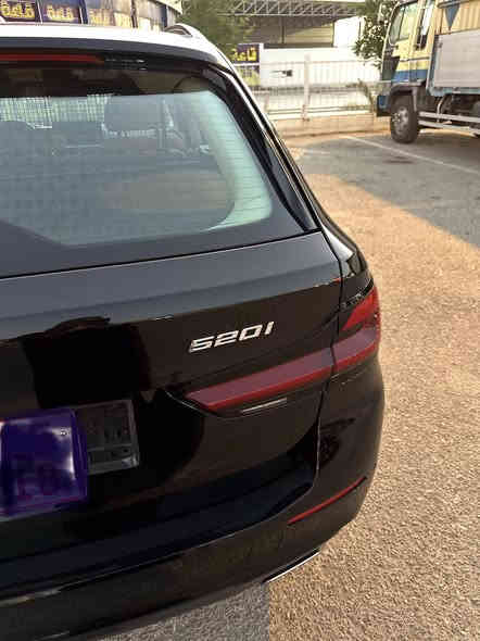 2023 رقم أربيل 
خليجي بدون صبغ
 ما مبدل اي قطعة كلشي بلاد شرط الفحص 
محرك 4 سلندر توين تيربو 
بصمة ابواب و بصمة تشغيل 
‏‎نظام iDrive 8.5 مع Apple CarPlay & Android Auto 
‏‎رادار – كاميرات 360° 
12 لون داخلي على جميع الابواب 
مقاعد فاخرة جلد بيجي اصل 
حساس امامي خلفي 
لايتات زينون  LED فاخر مع كشافات دع
تبريد خلفي قطعتين بالابواب 
لايت كهربائي الحركة 
اشارات في المرايا الجانبية
مرايا جانبية كهرباء شفط
تحكم كهربائي متكامل للمقاعد الامامية 
ذاكرة خزن ميموري 
ستيرن كهرباء 
شاشة كبيرة الحجم 
بصمتين اصليات 
السعر 239 وبيها مجال 
و باقي المواصفات المعروفة 
مكاني النجف الاشرف 
حي الغدير مقابل كرار بركر 
للاستفسار وتساب 👇

‪ 786 079 9860‬
 او اتصل على الموبايل 

***********
