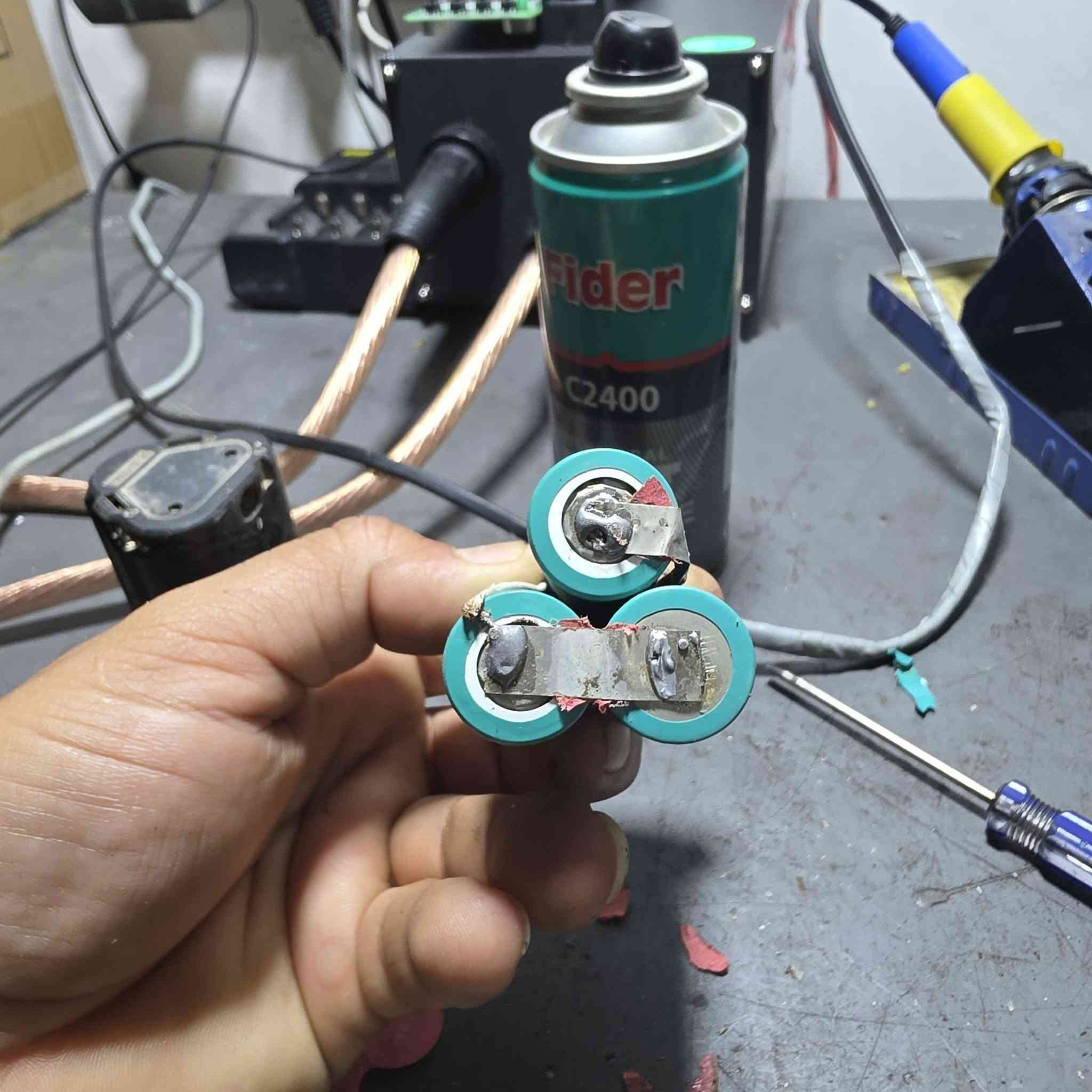 السلام عليكم من رخصه الادمن  اليون اجانه. هذا الادريل ١٢ فولت ١٥٠٠ملي امبير بي قاعده مال فحمات خالعه موضح بالصوره وتبديل خلايه  البطاريه 
ممكاني بغداد فلكه سلمان باك للاستفستر مراسله الصفحه  او مراسله الرقم واتس اب 
***********
