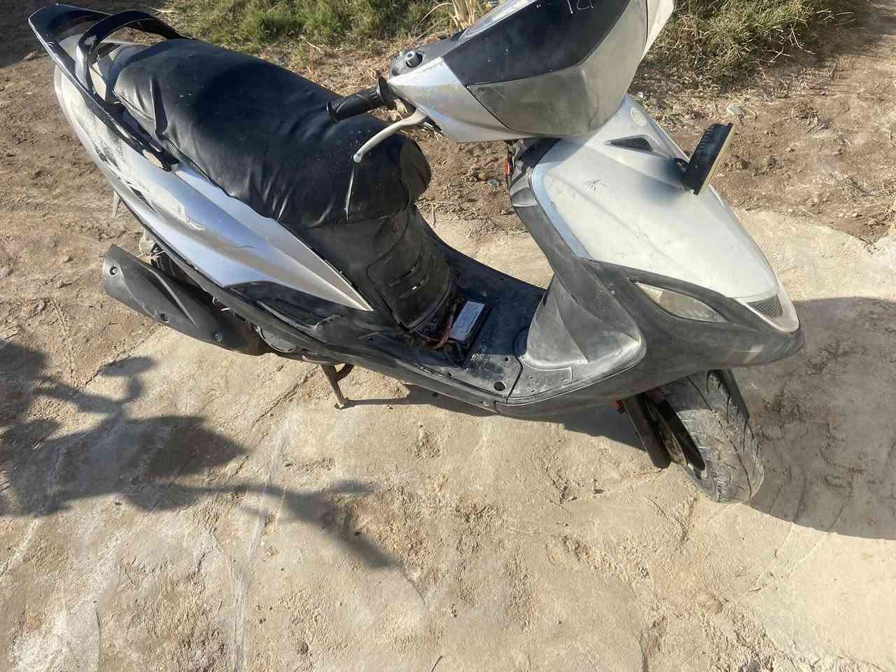 السلام عليكم ماكس ياباني للبيع 
الدراجه مفتوحه 
السعر 375وبيه مجال 
المكان الرفاعي 
***********
