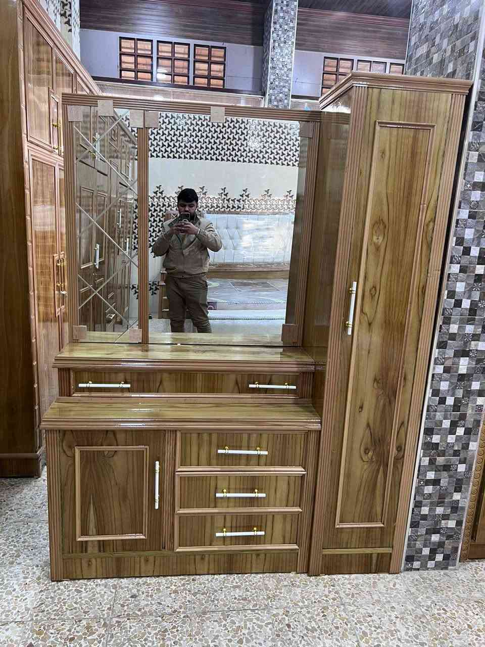 #قسط_غرفتك_براحتك
✔️ ويانا مدة التقسيط سنة و نص بدون مقدمة 
✔️ لحاملي ماستر كارد الرافدين من الموظفين و المنتسبين و المتقاعدين
✔️ يوجد فصال حسب الطلب
✔️ يمكنكم استبدال غرفكم القديمة بغرفة جديدة وتقسيط الفرق
✔️ غرف نوم باحدث الموديلات من خشب الصاج
📌العنوان : الموصل / الجانب الأيمن / الصناعة القديمة / اليابسات
📱اسياسيل : *********** (يوجد واتساب)
📱 كورك : *********** (يوجد واتساب
