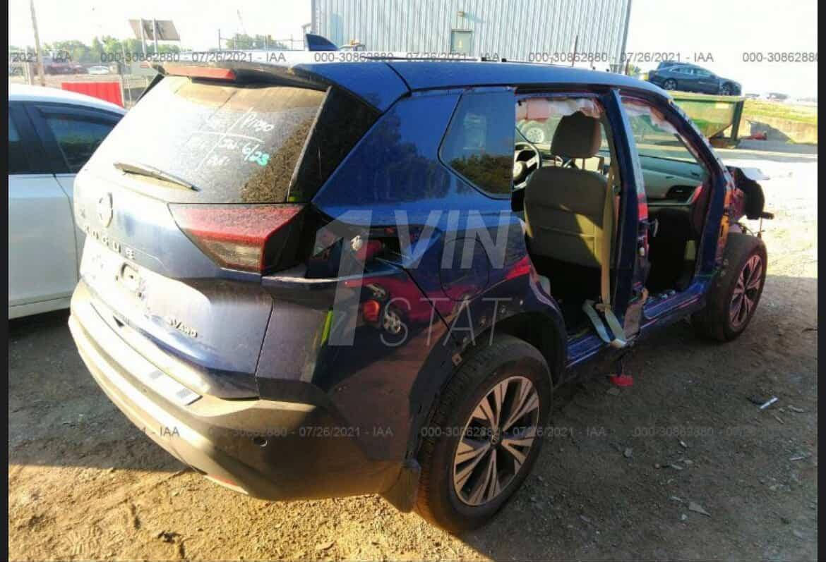 🚗 نيسان روج  awd SV للبيع 🚗
📅 الموديل:2021
⚙️ المواصفات: فئة  awd SV
🛞 المحرك: 4 سلندر 2.5 لتر
🚙 ناقل الحركة: اوتوماتيك 
⛽️ الوقود: بنزين
📍 المنشأ:  / أمريكي )
🎨 اللون الخارجي نيلي 
🪑 اللون الداخلي: بيجي
📏 الممشى: 120.000 كم فقط
🧾 الحالة: حادث سرقة بدون ضربه ( تبديل ) ، نظيفة جداً من الداخل والخارج
🔑 الإضافات:
 • بانوراما 
 • تشغيل بصمة
 • دخول ذكي اربع ابواب
 • كاميرا خلفية كاميرا محيطية 360
 • حساسات
 • تحكم طارئ
 • مثبت سرعه 
 • اوتو هولد بصمة
 • شاشة كبيرة
 • فتحة تكييف خلفية
:  (سعر 195$) وبيها مجال 
رقم نينوى جاهز هزة سنوية شرط التحويل السياره بسمي اني الشرعي
📞 للتواصل: *********** واتساب فقط
