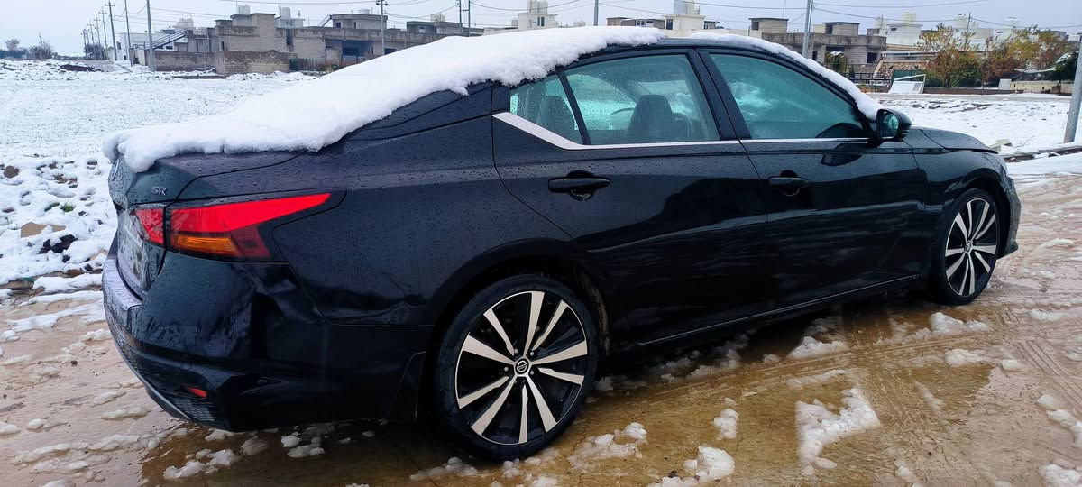 altima sr plus 
بصمات و تشغيل عن بعد و ويل كروم و كشنات تطفئة و سلايت و رادار  ........
سيارة بدون صبوغ بدون ايرباك  و سنوي 2029  بدون حالوب لون اسود قطران  
عنوان عقرة او قظاء بردرش    *********** واتساب شيخان, نينوى
