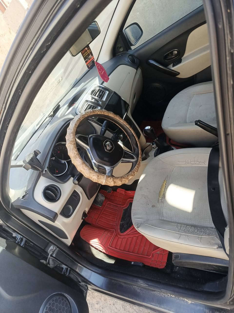 رينو سنبل٢٠١٩ كير مكينه جدد مابيه نقص محتاجله بس بوليش بيه صبغ جاملق وداعميه امامي بدون ضربه تبريد ثلج شغال مكاني بغداد *********** السعر68
