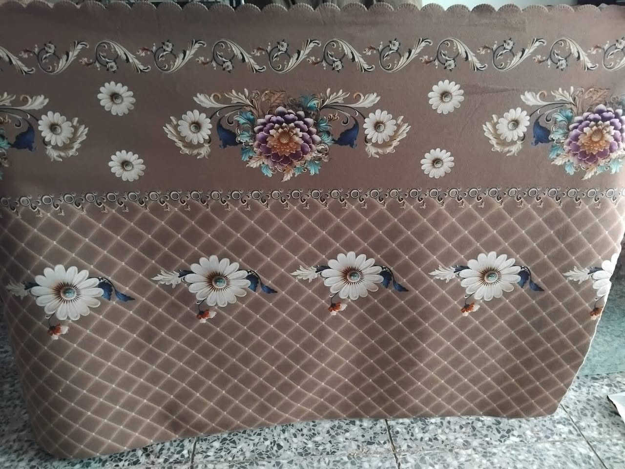 مفرش تخم امتار شانيل مذهب سعر المتر الفين 
عنوان سبع البؤر شارع بلقيس مقابيل جمله حسين


**إذا كنت صاحب هذا الإعلان وتريد حذفه لأي سبب، رجاءا أرسل رسالة إلى الدعم الفني**