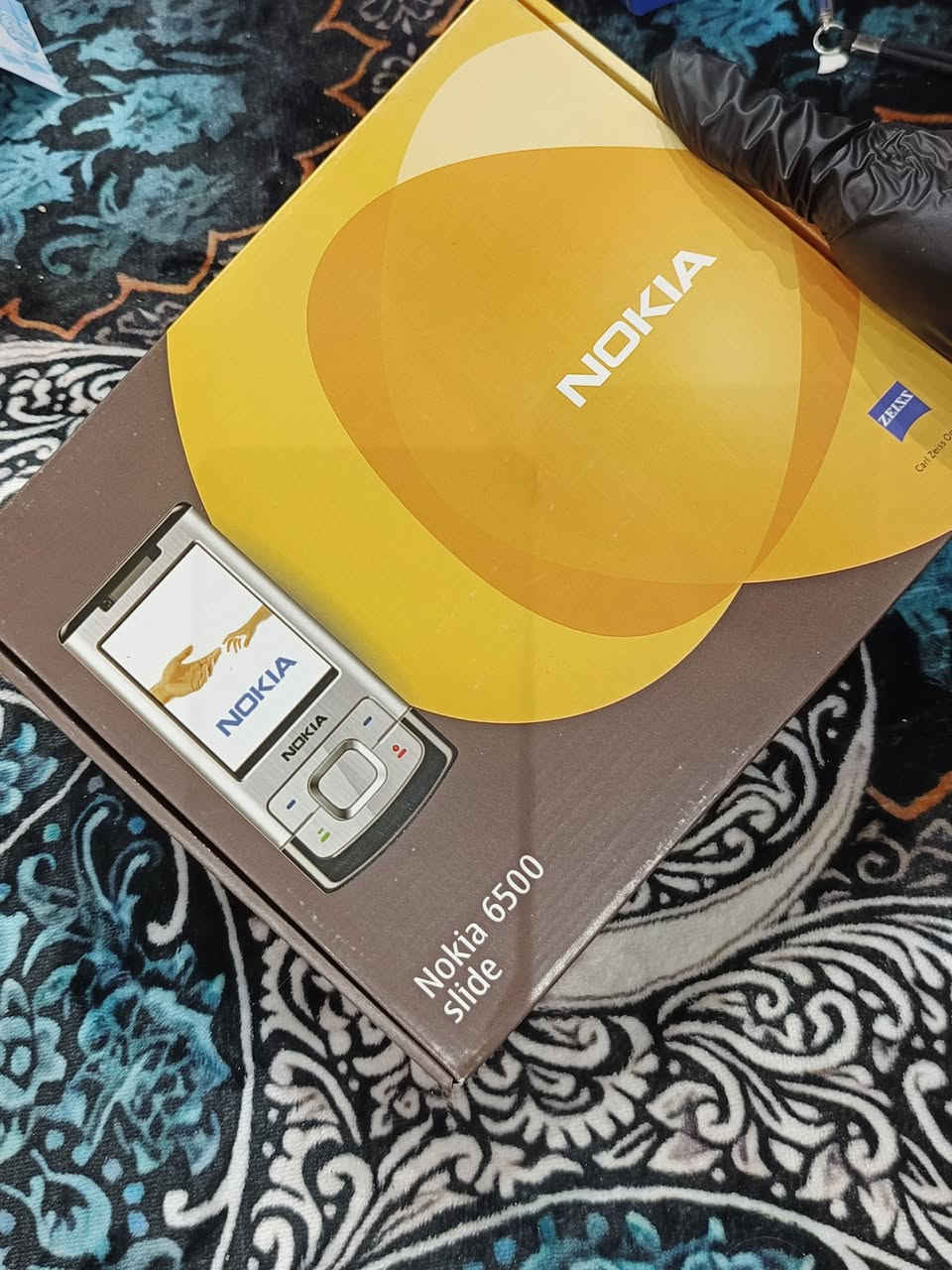 نوكيا 6500 سلايت مع الشاحن الأصلي للبيع التواصل على الخاص 
او واتساب ***********
