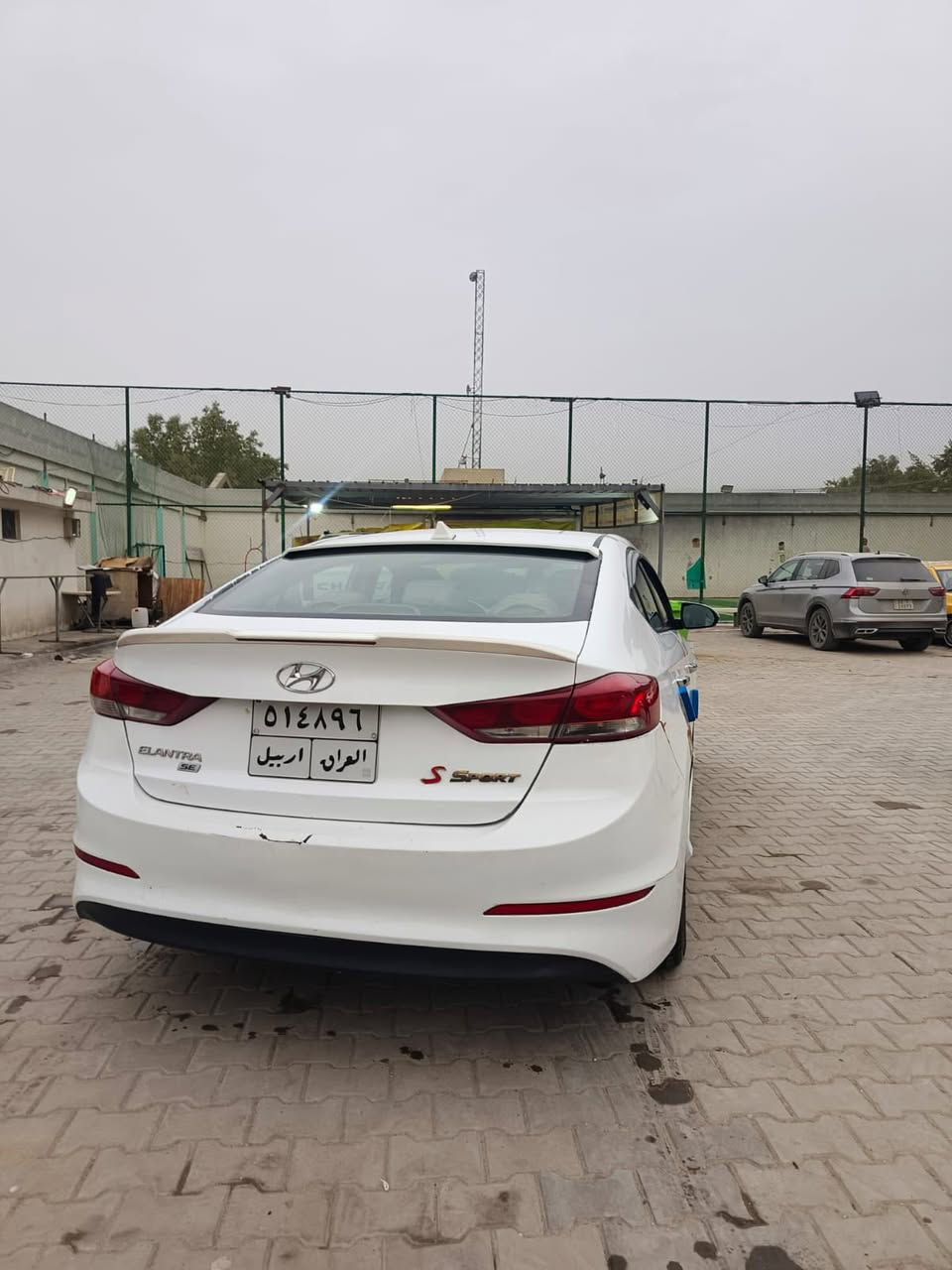 السلام عليكم
الانتر موديل 2017 وارد امريكي حادثها 

جدا بسيط جاملغ الخلفي سيارة ليبل واحد سستم  ايرباك سليم كلها بيها مكانت تكشير بالصبغ  سونار مرفق مع الصور 

مكينة كير مكفولات 

تبريد ثلج 

حداديه ممتازة

ماشيه 95 ميل 

رقم اربيل  شرط التحويل

مكان السيارة بغداد الكرخ 

حي الاعلام *********** السعر 115 بيها مجال بسيط
