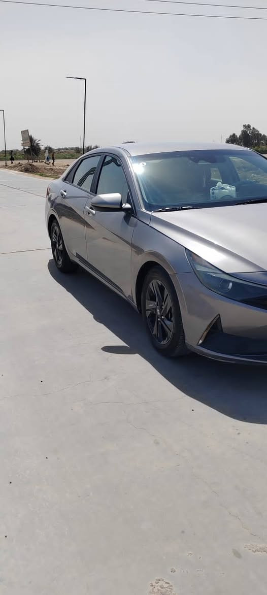 السلام عليكم 
النترا للبيع موديل 2022 فول عده الفتحة
رقم ذي قار معوقين وكالة ثاني يوم المعوق يمي
مواصفات ( ثلاث انظمة قيادة سبورت ايكو نورمال - مثبت سرعة - رادار امامي خلفي جانبي - تدفئة بالكراسي - تبريد منفصل - مانع انزلاق -سايد بريك كهربائي - بصمة ابواب- بصمة تشغيل - تشغيل عن بعد -ايرل نفگيشن - كامره دواره - شحن لاسلكي - عداد ديجتال - شاشة تدعم أندرويد اوتو و ابل كار بلي )
السيارة ماشية 50 الف كيلو متر مو ميل استخدام شخصي
الضرر تبديل بنيد و چاملغ بدون دواخل (حادث سطحي) و الچاملغ الاصلي موجود ضربته اقل الشبر
السعر 142 و بيها مجال للشراي
الاتصال على الرقم ***********
