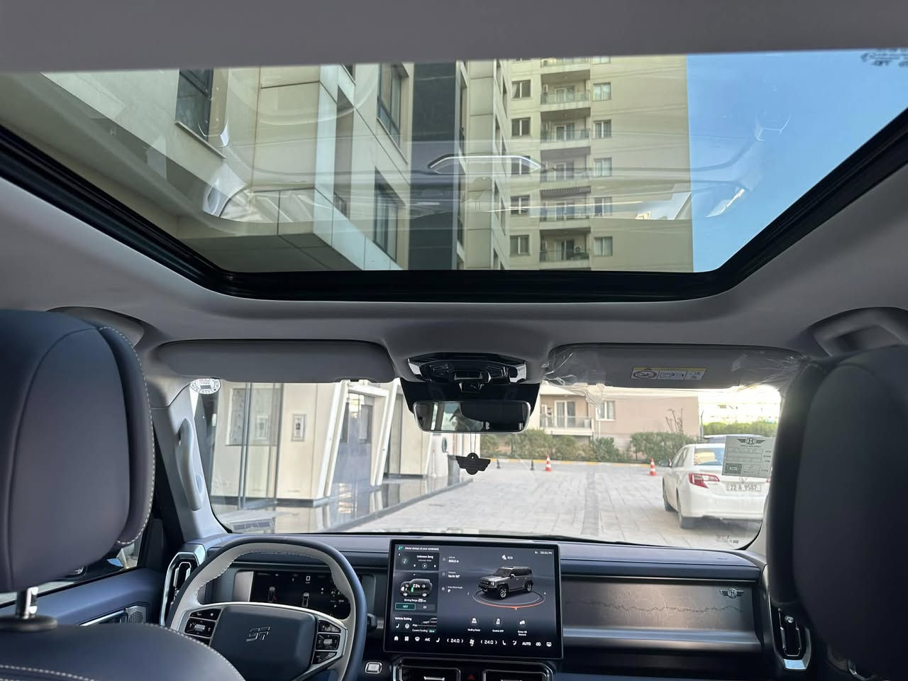 T2 1.5L Plug-in Hybrid LUXURY PHEV Travel plus (E جيتور (بلك-إن 
هايبرد

  كلين تايتل ✅       سعر 322💵مجال

اربيل ☎️01 53 253 0750

الموديل 2026✅ 
العداد: 13 الف km ماشي  
المحرك: 4 أسطوانات 1.5L تيربو + محرك كهربائي القوة الاجمالية 380
حصان
عزم الدوران (نيوتن-م) : 610
ناقل الحركة: أوتوماتيكي مخصص لنظام الهايبرد 3DHT
نظام الدفع: نظام دفع بالعجلات الامامية
سعة البطارية كيلووات/س: 26.7
بشحنة كهربائية وتعبئة وقود كاملة يصل المدى إلى 1200 كم استهلاك الوقود: 6.3 لتر لكل 100 كم

المواصفات

 T2  هايبرد
*فتحة سقف بانوراما بقياس 1.1م
* إطارات قياس 20 إنج
*الصندوق شفط
*الشباك الامامي شعار جيتور مضاء
*عروض ضوئية وموسيقية استعراضية
*رادار تفاعلي
*نظام القيادة شبه الذاتية
*نظام الكبح التلقائي في حالة الطوارئ
*كاميرات محيطية 540 درجة
*حساسات أمامية وخلفية
*نقطة العمياء
* تحذير مغادرة المسار
* المساعدة للبقاء في المسار
*شاشة التحكم بقياس 15.6 إنج
*شاشة القيادة بقياس 10.25 إنج
*نظام صوتي 12 سماعات من Sony
*نظام أبل كاربلاي وأندرويد أوتو


**إذا كنت صاحب هذا الإعلان وتريد حذفه لأي سبب، رجاءا أرسل رسالة إلى الدعم الفني**