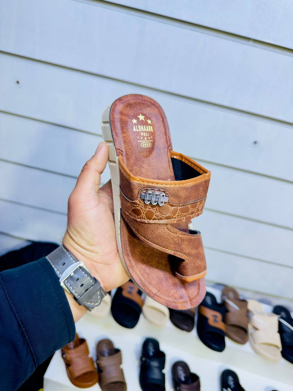 شحاطة شبابي درجة اولى تركي
سعر الدرزن 28 الف. 
قياس 36 الى 39.... 
🚚 يوجد توصيل لجميع المحافظات.


**إذا كنت صاحب هذا الإعلان وتريد حذفه لأي سبب، رجاءا أرسل رسالة إلى الدعم الفني**