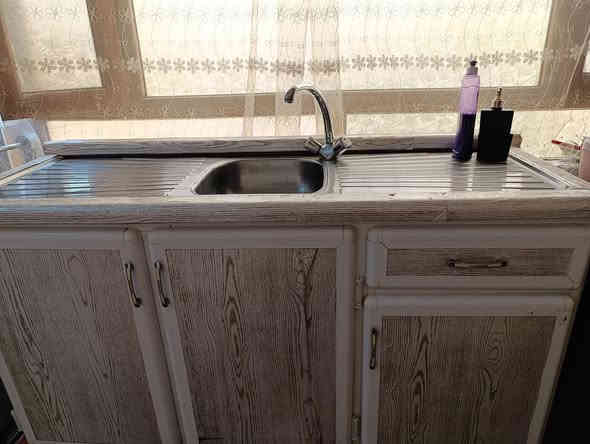 كاونتر مترين ونص والسنك متر ونص السعر 230 للتصال ***********
