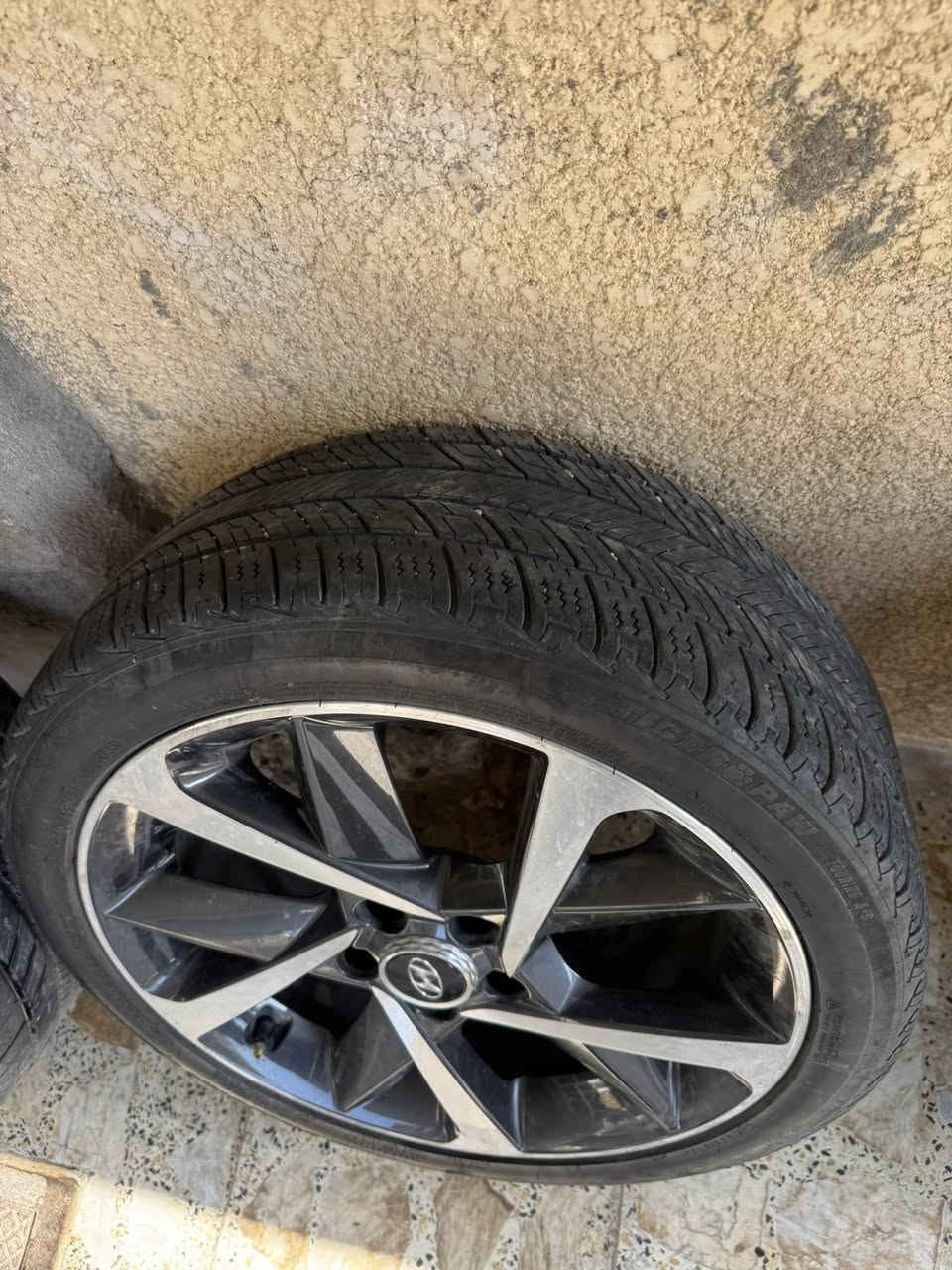 سلام عليكم ويل كب سوناتا 2023 للبيع هنة والتايرات ***********
