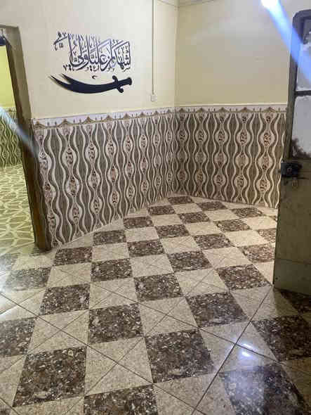 شقه طابق اول للأيجار 
تصلح لسكن العوائل 
العنوان /  الجمهوريه - دور المحاربين📍
المساحه / 90  م 
المحتويات /  غرفتين منام + صاله + 
مطبخ + صحيات  
الأيجار / 400 الف  
للتواصل :
***********
***********
***********
