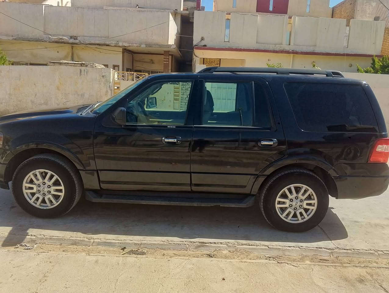 سلام عليكم فورت اكسبديشن مديل 2011 مكفولة من الصبغ ولطخة 
بسمي  للبيع السعر 140 العنوان ديالى بعقوبة 
***********
