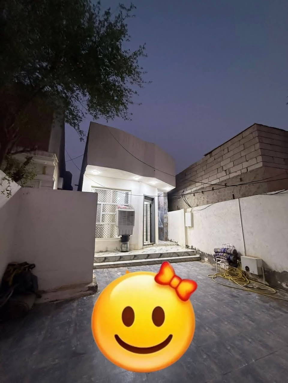 🏠 #دار_للبيع📍 #الديوانية – #حولي_الجامعة ع الشارع مباشر زراعي سند 25 مساحة 400متر
يحتوي ع غرفتين وصاله واستقبال ومطبخ وصحيات ومناور 
-المساحات واسعة جدا 
-كونكريت مسلح
-بناء درجة اولى 
للاستفسار ع الرقم ***********
