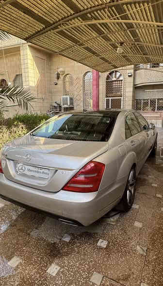 من رخصه الادمن 

سلام عليكم 
مارسدس S 350 موديل 11
باب طويل
محرك 6 
رقم بغداد بسمي
السياره بيها ٣ قطع كلير بدون معجون فقط كلير 
السياره جاهزه مابيها اي نقص 
سعرها 235 
مكانها بغداد 
***********
0770 581 0808
