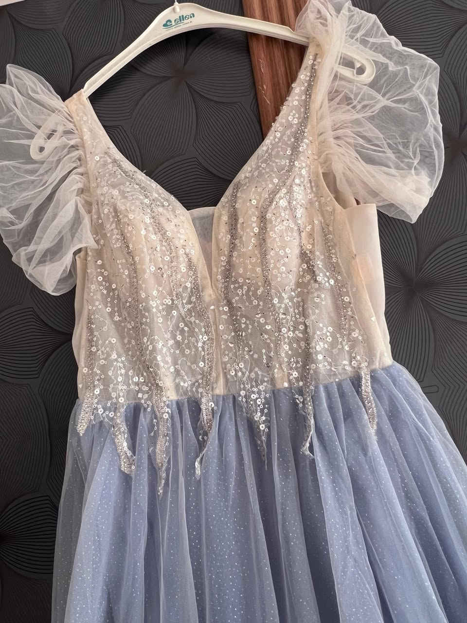 سلام عليكم بنات فساتين استخدام ع كد مناسبه وحده والجويتي مملبوس اصلا والفساتين الحجاب ملبوس ع مرتين كلش نضاف ومرتبات قياس الفساتين ٤٠ يلبسن والحجاب ٤٢ 
باقي تفاصيل اسفل الصور
مكان بغداد ..❤️


**إذا كنت صاحب هذا الإعلان وتريد حذفه لأي سبب، رجاءا أرسل رسالة إلى الدعم الفني**