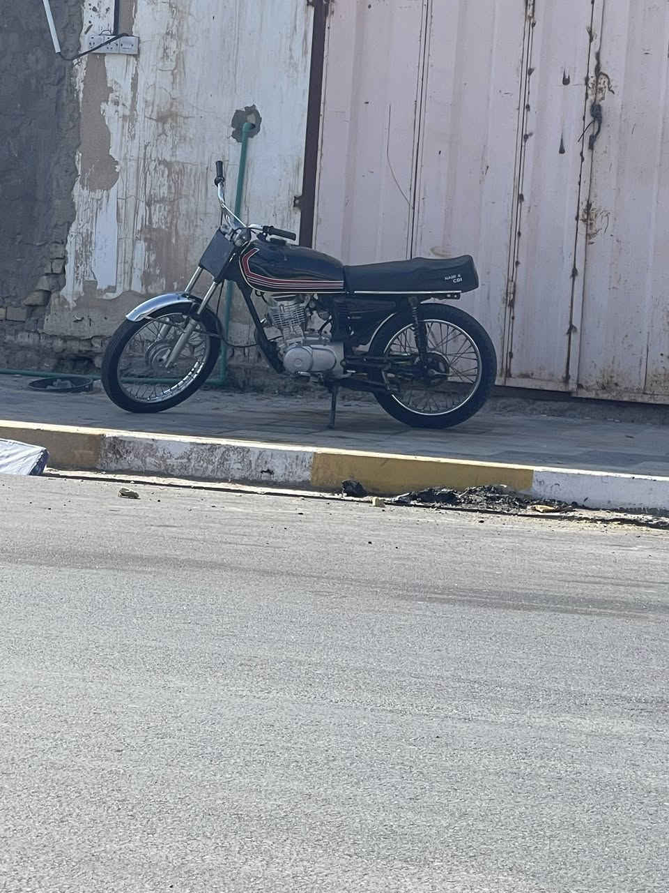 دراجه شلامجه اصلي شاصي ١٥ بي فطر ب الركبه وملحوم قليل محرك ٢٢ مامفتوح جديد كلك. سعر ٤٢٥ وبيه مجال قليل حك الجيه ***********
