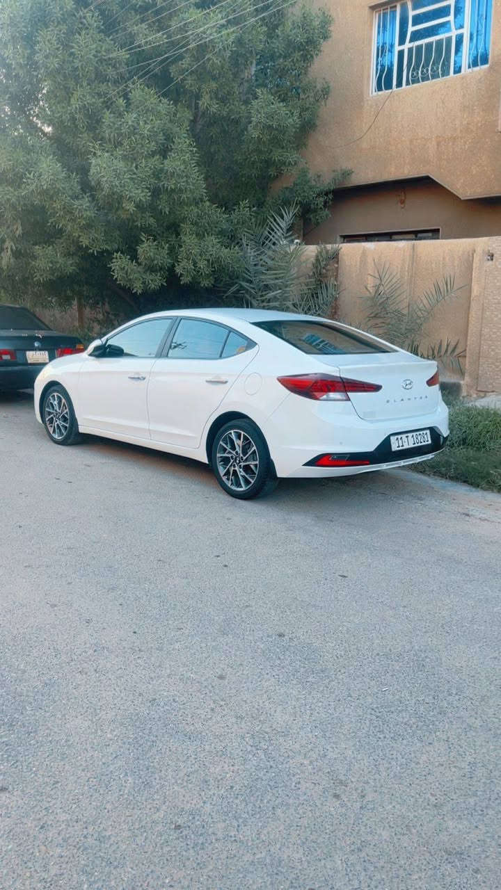 سلام عليكم النترة موديل ١٩ خليجي مكفوله كفالة عامة بيهة شخط صغير وصابغة عل كد اشبر فول مواصفات واحد عل واحد فتحة كير محرك تبريد صدر كلا فول سيارة جديدة 
بصمة تشغيل 
بصمة بيبان 
بصمة صندوك 
اشارة ترحيب 
مري شفط 
سبير منازل 
٥ويل كب  السعر ١٧٠ وبيها مجال قليل 
بسمي رقم بغداد مشروع وطني سنوية
 لل٢٠٣٠
العنوان بغداد الزعفرانيه وهذ رقمي***********
