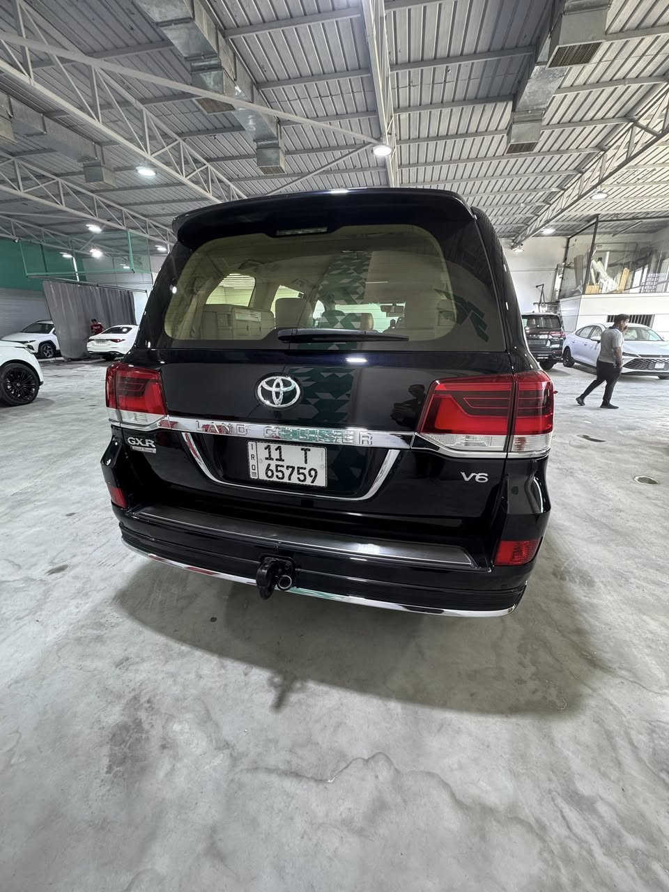 السلام عليكم 
لاندگروز شركات فول مواصفات 
موديل 2020
السياره ماشيه 94 الف 
بيها جاملغ امامي جهه السايق مبدل فقط نفس اللون بلادي بدون دواخل 
السياره جاهزه من كلشي بدون اي نقص 
بغداد بأسمنه 
مكينه 6 سلندر 
فول مواصفات 
العنوان بغداد الكرخ الجوادين 
للاتصال ع ‭0770 724 2931‬ 
السعر 50000 يعني خمس شدات بيها مجال بصيط
