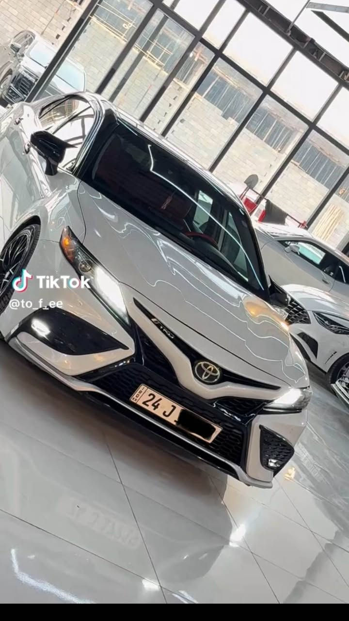 Toyota Camry 2022 XSE
رقم وهزه وسنوية جديد شرط التحويل 
محرك 6 
كير 8 سرعات 
اقتصادية بالوقود 
بيها صبغ قطعين ونص ايرباك البجم مسستم 
تخم تاير جديد 
سياره نضيفة وجاهزه 
فول مواصفات 
كشنات حار بارد داته شو كشن جلد احمر كاميرات رادارات 
توقف ذاتي امام خلفي 
هند بريك بصمة اوتو هولد 
كزوز رياضي 
منظومة زينون شركة
دبل بانو راما 

ترهم  بيع و مراوس مع سياره7 راكب ارقام 

شمالي فقط
السياره سعرها مناسب 
***********
*********** موصل, نينوى
