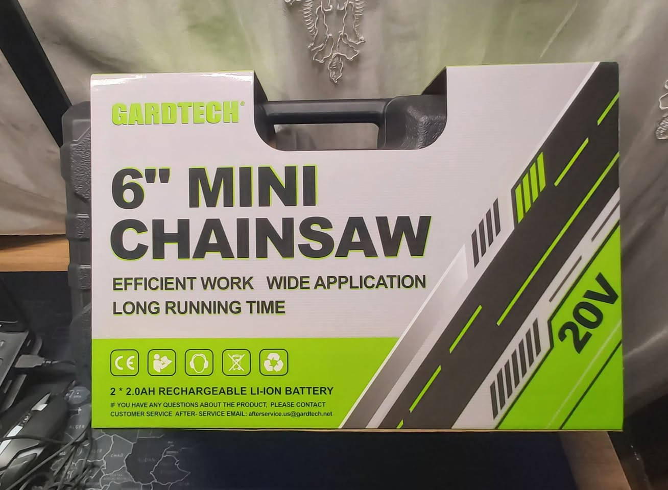 السلام عليكم 

منشار سلسلة لاسلكي محمول Gardtech 6" Mini Chainsaw

- المواصفات:
- طول نصل القطع: 6 بوصة (15.24 سم)
- الجهد الكهربائي: 20 فولت
- نوع المحرك: محرك نحاسي عالي الكفاءة
- البطارية: ليثيوم أيون 2.0 أمبير ساعة
- سرعة السلسلة: 5 متر/ثانية
- الوزن: 1.1 - 1.2 كجم
- المميزات:
- نظام أمان مزدوج
- تصميم مريح ومقبض مغطى بالمطاط
- سهولة الصيانة
- تبريد فعال
- المحتويات:
- المنشار الكهربائي
- 2 بطارية ليثيوم
- شاحن جداري سريع
- سلسلة إضافية
- مفك ومفتاح ربط.


**إذا كنت صاحب هذا الإعلان وتريد حذفه لأي سبب، رجاءا أرسل رسالة إلى الدعم الفني**