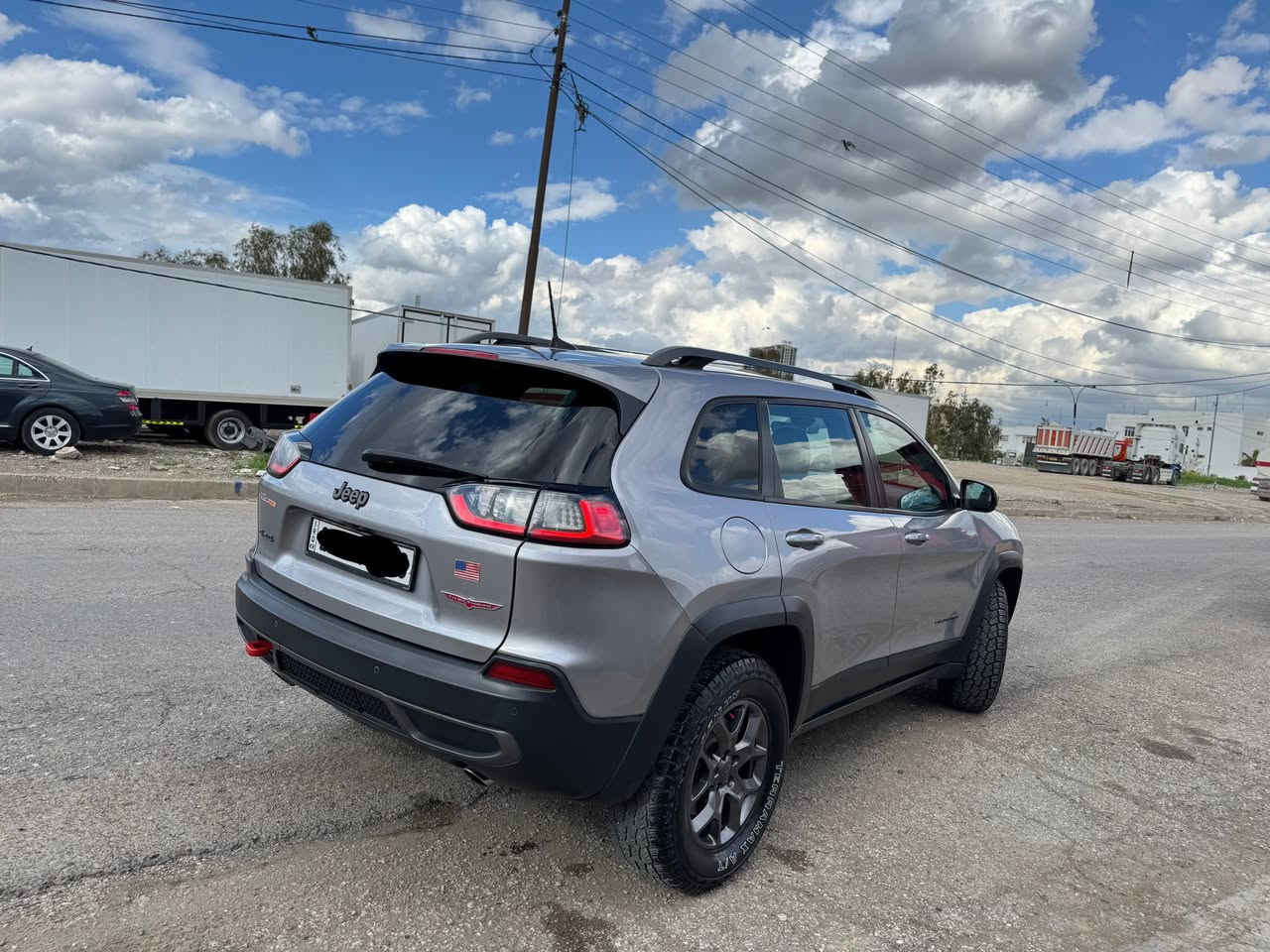 Jeep cherokee trail hawk 2019
فول مواصفات 
6 سلندر 3.200
4*4 فور ويل نضام 5 مود
بةسمة شةغال 
شاشة كبير حاسة كاميرا 
رادار
لايتات زينون 
ماشى 60,000 
كوشنات كارةباى جلد 
جاملغ بابين تبديل بيلادى نفس لون
بدون ارباگ بدون دواخل شرط فحس
محرك گير ما مفتوح كل شرط سيارة جاهز
عنوان اربيل
سعر 149
***********
