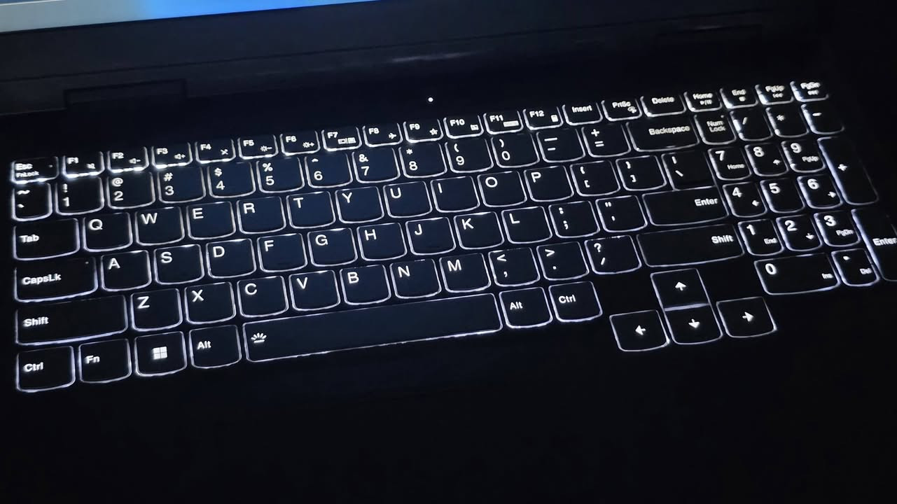 Lenovo IdeaPad Gaming 3 (15ARH7)
المعالج: AMD Ryzen 5 6600H
• 6 Core 12 Thread
• Up to 4.5GHz
• AMD Radeon 660M Integrated Graphic
• اقوى من Intel Core i5 12450H واقرب الى Intel Core i5 12500H

كرت الشاشة: NVIDIA GeForce RTX 3050 4GB
• 85W TGP (اعلى قدرة كارت بفئة 3050)
• NVIDIA Dynamic Boost 2.0

الرامات: 16GB (2×8GB) 4800MT/s
• قابل للتطوير

التخزين: 512GB NVME M.2 Gen4 (براند WD)
• التخزين يعتبر جديد وغير مستخدم
• يحتوي الجهاز منفذين M.2
المنفذ الأول بدعم Gen4  لحد قياس 2242
المنفذ الثاني يدعم اعلى قياس 2280

الشاشة: 15.6" FHD IPS 120Hz
• Anti-Glare (مضاد للإنعكاس)

المنافذ:
الجهة الخلفية
• 1 × Slim Tip (منفذ الشاحنة)
• 1 × HDMI 2.0
• 1 × RJ-45 Gigabit Ethernet (1Gbps)
• 1 × USB-C 3.2 Gen 2 (10Gbps)
يدعم Display Port 1.4
يدعم Power Delivery 3.0

الجهة اليمنى
• 1 × USB-A 3.2 Gen 1 (5Gbps)

الجهة اليسرى
• 1 × USB-A 3.2 Gen 1 (5Gbps)
• 1 × 3.5mm Combo Jack (منفذ مايك وسماعة)

الإتصال:
• WIFI 6
• Bluetooth 5.1

النظام الصوتي:
Nahimic by SteelSeries (نظام صوتي من شركة ستيل سيريس)
• تحسين الصوت للألعاب
• صوت محيطي افتراضي (Virtual Surround 7.1) عند استخدام سماعات الرأس
• تحسين وضوح الخطوات والأصوات في الألعاب
• موازن صوت (Equalizer)
• تحسين صوت الميكروفون مع إزالة الضوضاء والصدى
• 2 × 2W Speaker

النظام:  Microsoft Windows 11 Pro
• مفعل اصلي

المزايا الإضافية:
• كيبورد ضوئي
• كاميرا بدقة 720p HD مع غطاء خصوصية
• دبل مايكروفون

السعر: 980 الف

***********

مكاني بغداد - حي الرسالة الأولى 
القريب عليه
- السيدية 
- البياع
واللي يمهم

توصيل موجود

الجهاز كامل من ناحية كلشي ومنصب بنظام جديد احدث نسخة وندوز مع كافة التعاريف والمزايا وجاهز مباشرتاً للإستخدام
كل ملحقاته موجودة من شاحنته الأصلية (170W) والكارتونة وحتى اغلب النايلون 😂

سبب البيع هو التطوير لجهاز اعلى

استخدامي للجهاز بالألعاب قليل جدا غالبا استخدمه للعمل المكتبي والافلام
