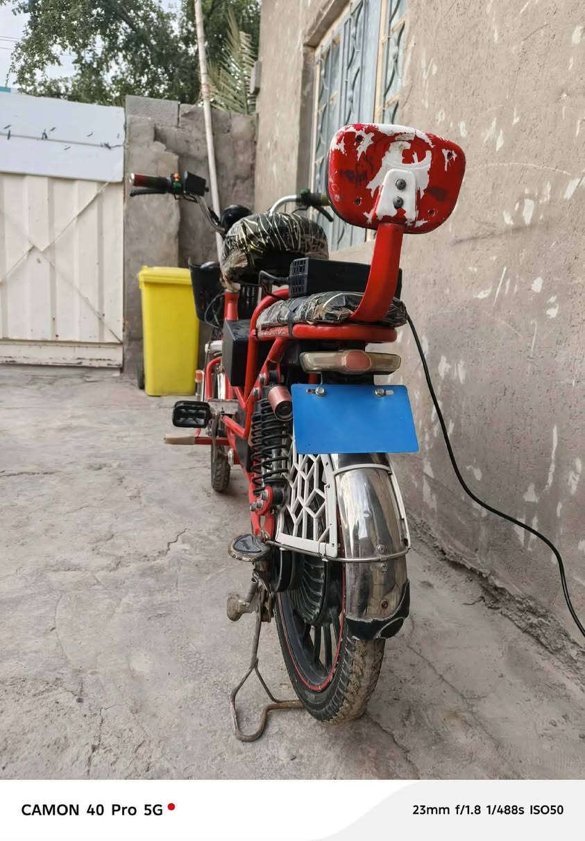 سلام عليكم بايسكل شحن موديل 21 نضيف كهربائيات شغاله اخو جديد ديالى بعقوبه ***********
