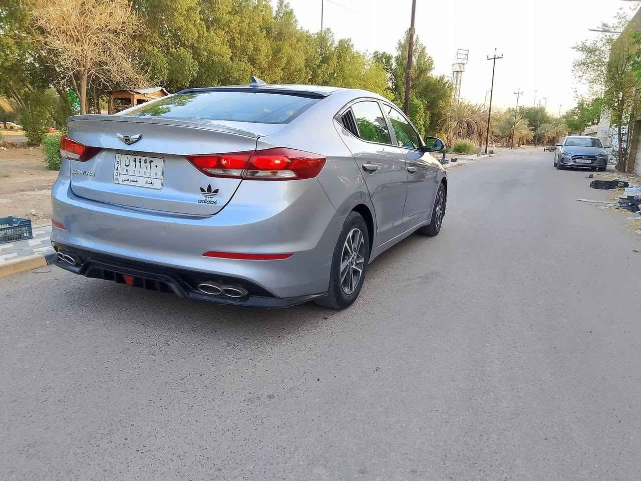 سلام عليكم النترا موديل 2017 امريكي  مكينهه 2000ضررها الهلال الجاملغ الخلفي والقبق الجنطه سياره تبريد حداديه مكينه جديد تخم تاير صدر والباقي مكفول العنوان بغداد بياع مكلف بل النشر التواصل *********** السعر 105 وبيه مجال
