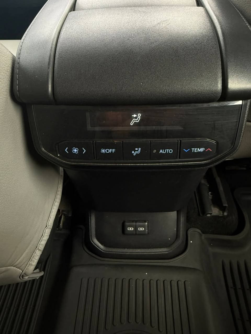 هايلندر ٢٠٢٢
ماشية ٣٤ الف مايل 
حادثهة سرقة بدون ايرباك 
سبعة راكب 
فول عدة الفتحة
السيارة كلين تايتل صور الحادث موجوده او هية مو حادث مجرد سرقة بدون ايرباك رايدها اب 280$ 
للتواصل:***********
او.          : ***********
