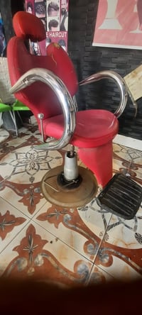 كراسي حلاقة • مستلزمات صالون