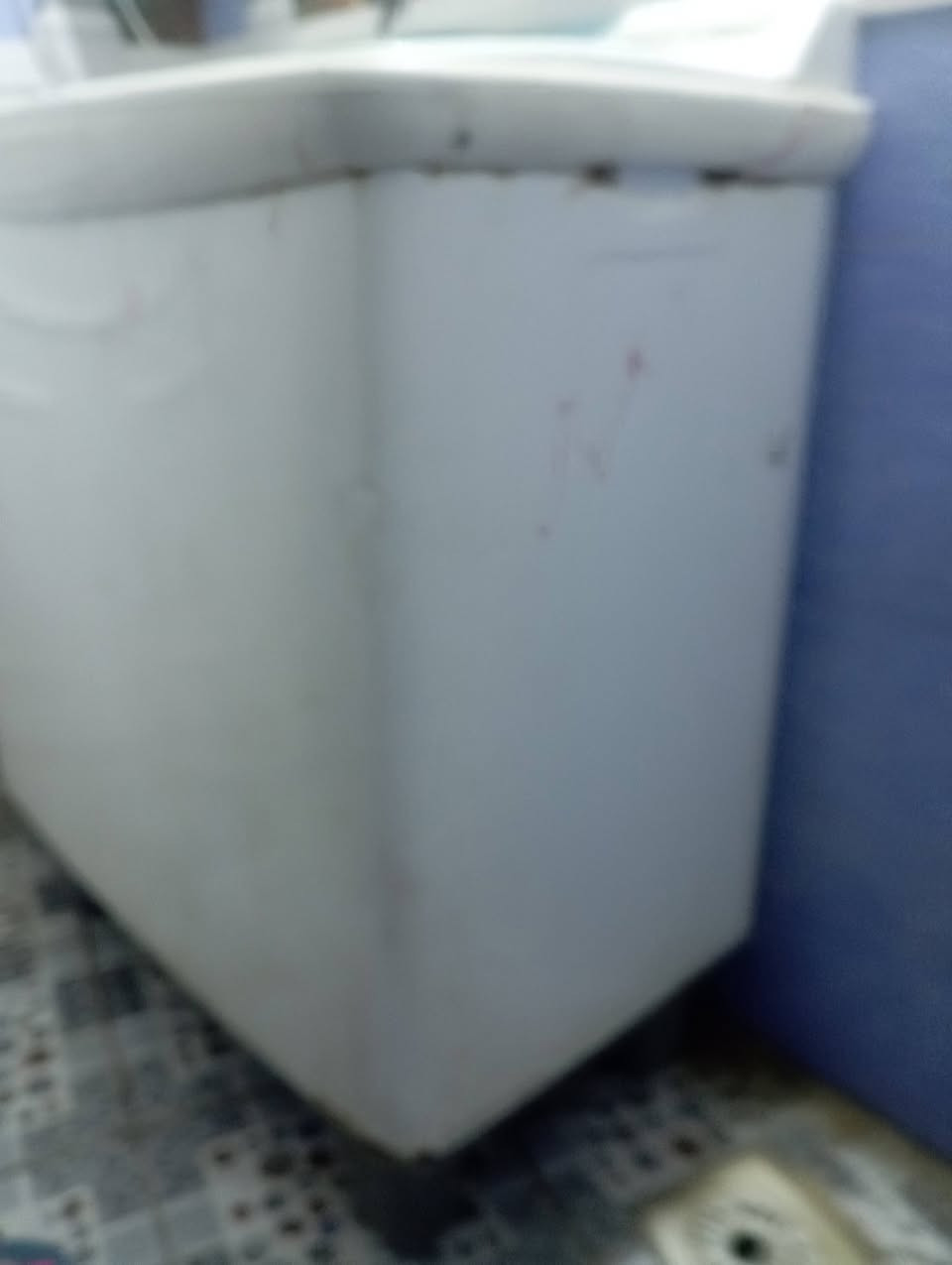 سلبت تي سي ال طنين تبريد ثلج  تدفئه250
غساله شغاله  بس تصريف لمي مكطوع شلون لخيط
 ثلاجه شغاله ثلج ب100
 قنينه متروسه 50
 طباخ نضيف شغال ب25
 مروحه ارضيه شغاله ب10
 مكان حله نادر   *********** واتساب
