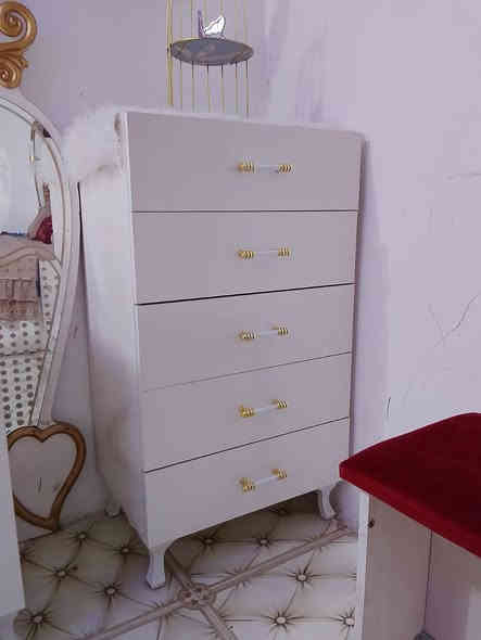 السلام عليكم غرفه تركيه للبيع نضيفه كلش السعر مليون وميه وبيها مجال بسيط مكاني بصره خور الزبير ***********
