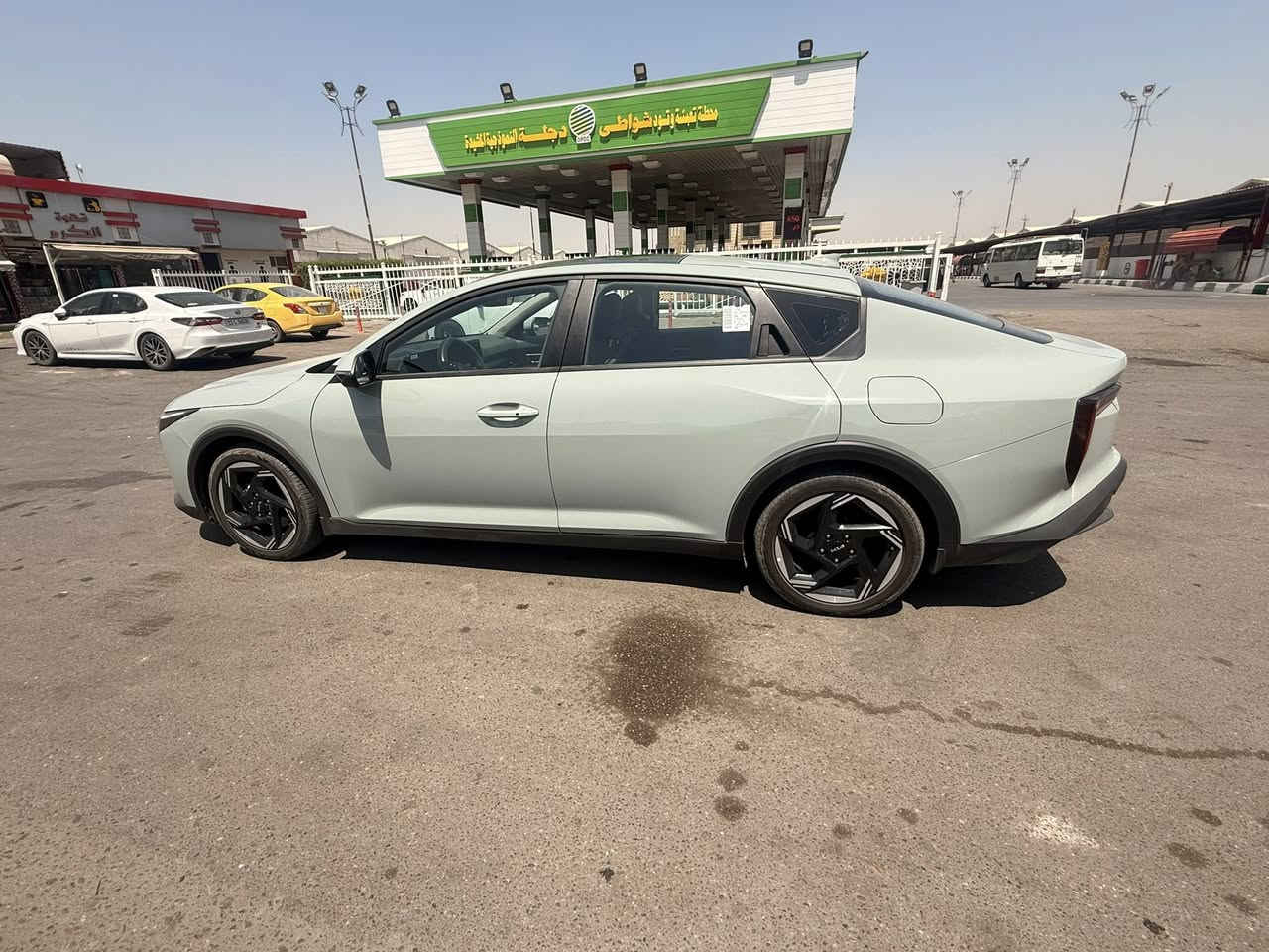 🚘✨ كيا K4 2025 فل مواصفات 💥
سيارة سيدان فاخرة تجمع بين القوة، والتكنولوجيا الحديثة 👌

🔹 محرك 2000 cc اقتصادي وقوي ⚙️
🔹 فتحة سقف ... 🌃
🔹 مقاعد جلد فاخرة مع مقعد كهربائي 💺
🔹 شاشة لمس كبيرة مع أندرويد & آبل كار بلاي 🖥
🔹 اطارات رياضية حجم 17 🛞
🔹 بصمة + تشغيل عن بعد 🔑
🔹 مثبت سرعة ذكي، مع وضعيات قيادة 🛣
🔹 كاميرا  + حساسات أمامية وخلفية 📷📶
ضمان شركة نم ضمان 5 سنوات + تبديله دهن
💁‍♂️ تصميم أنيق من الخارج ✨ وراحة مطلقة بالداخل 🔥
🔥 السعر 190$ مجال قليل 
العنوان بغداد الكرخ 
للستفسار ***********
