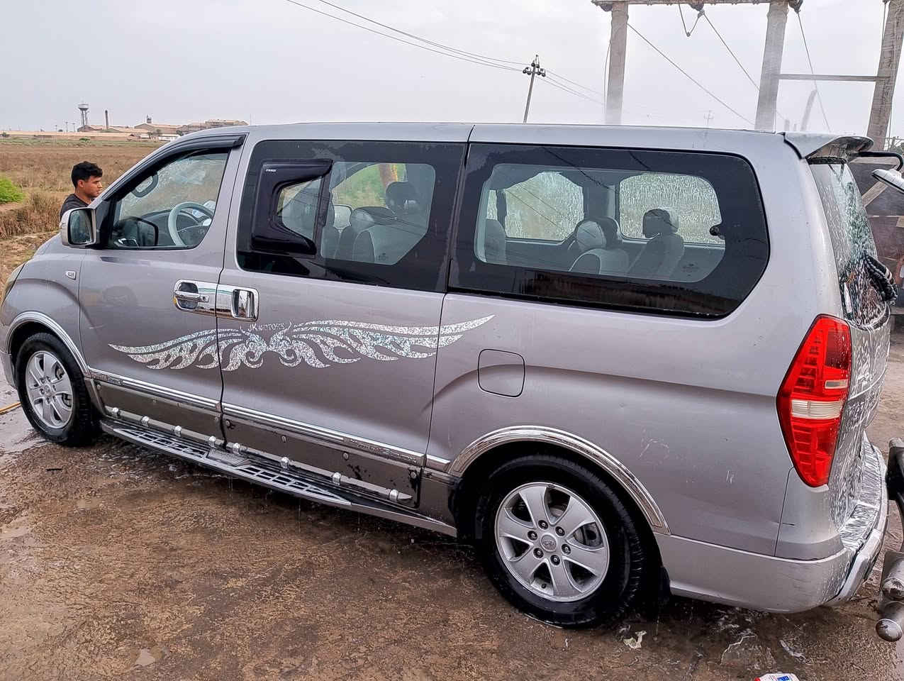 السلام عليكم
2012 أصل

مكينه سبعة (7)

ستاركس 2012كما موضح بلصوره

مكفول عدا الجاملغ الخلفي جهة العبري بارد كما موضح
 بصوره 
ويل 17

باسمي مشروع وطني رقم انكليزي )ميسان)

المكان /ميسان/قضاء المجر الكبير /

السعر 172

هاتف/***********

***********
