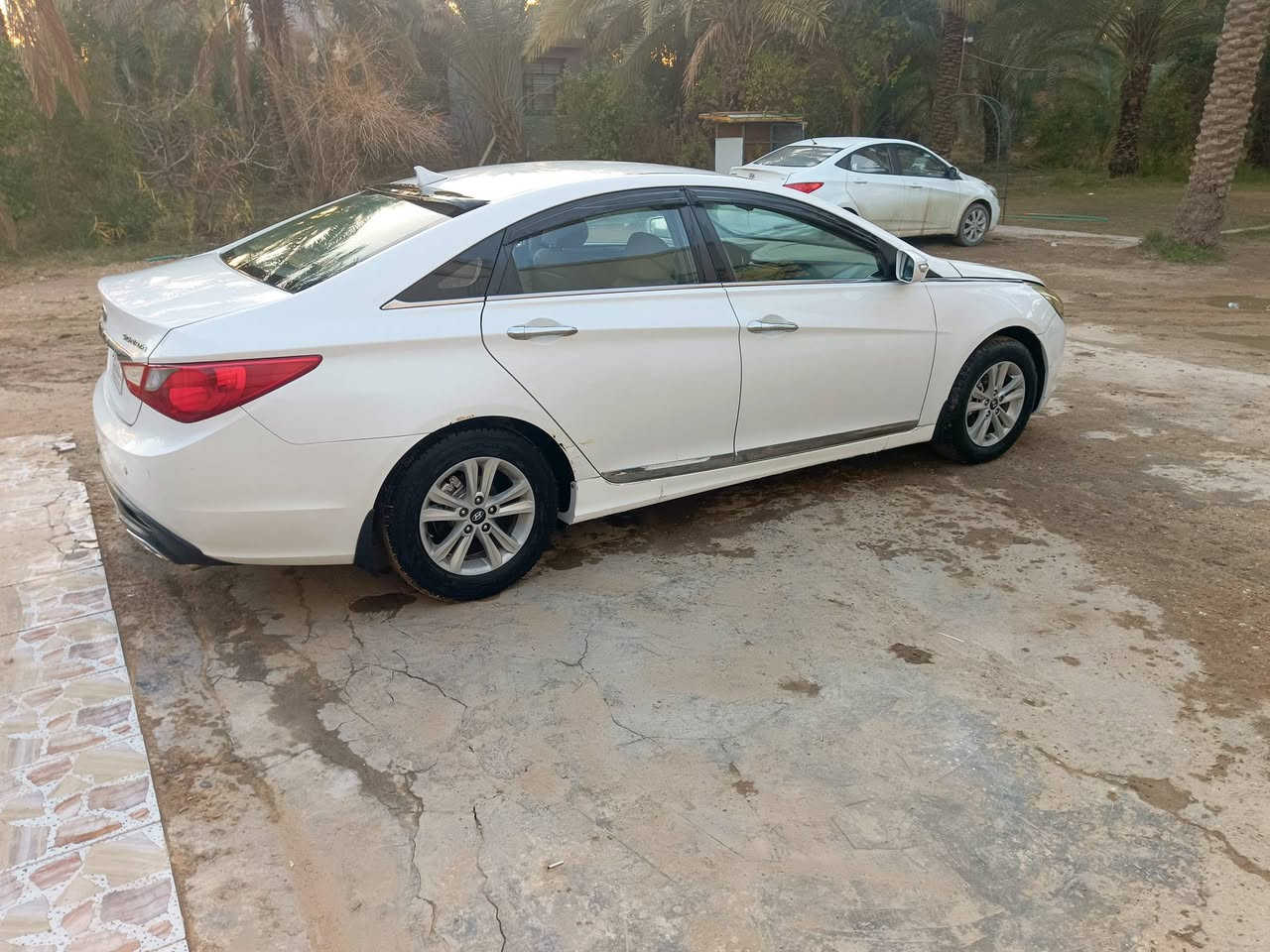 السلام عليكم سوناتا 2011 خليجي 2400 رقم بغداد باأسمي بيه جاملغ صبغ وبنيد مبدل وباب نفس اللون 
مكانه حله ابي غرق 
سعره 110
رقم ***********
