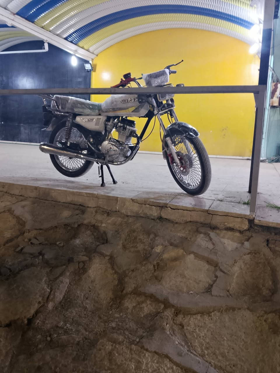 سلام عليكم عندك دراجة للبيع موديل 24طالع بل25 بسعر 600بيها مجال للطيبين هاذ رقمي ***********
