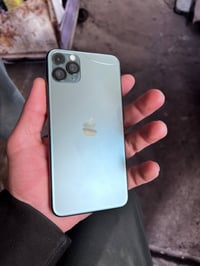 آيفون ١١ برو ماكس • ذاكرة ٦٤ • بطارية ٧٥