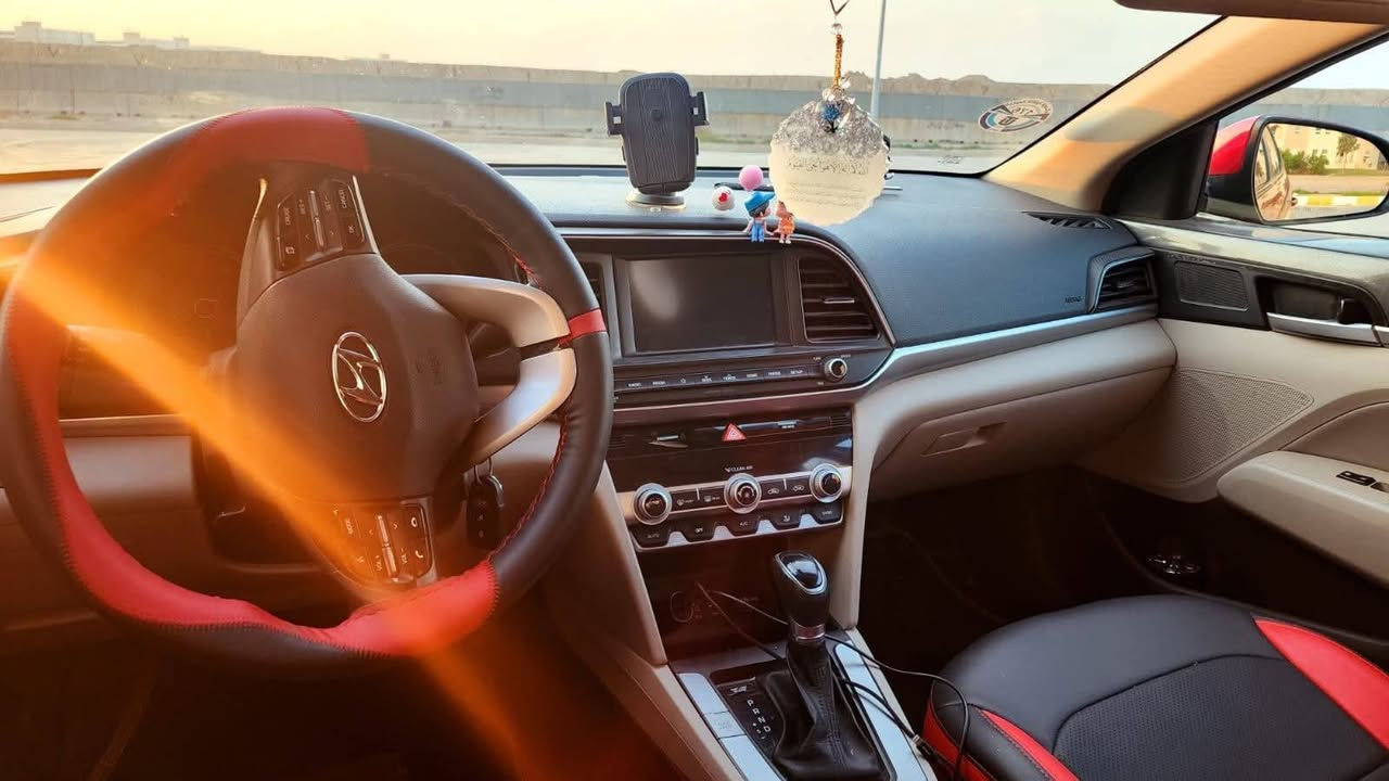 وارد امريكي
محرك 2000 دوش
كير At Aالمرغوب ماشية ٧٠ بأسمي 
رادار امامي
رادارات جانبية 
نقطه عمياء
تثبيت سرعة 
تبريد شاشة مناخ منفصل 
كامرة خلفية 
حساسات
مانع تصادم
كار بلي
نظام اقتصادي وعادي ورياضي 
بدون ايرباكات كلها سليمة 
بجم كبس/***********
