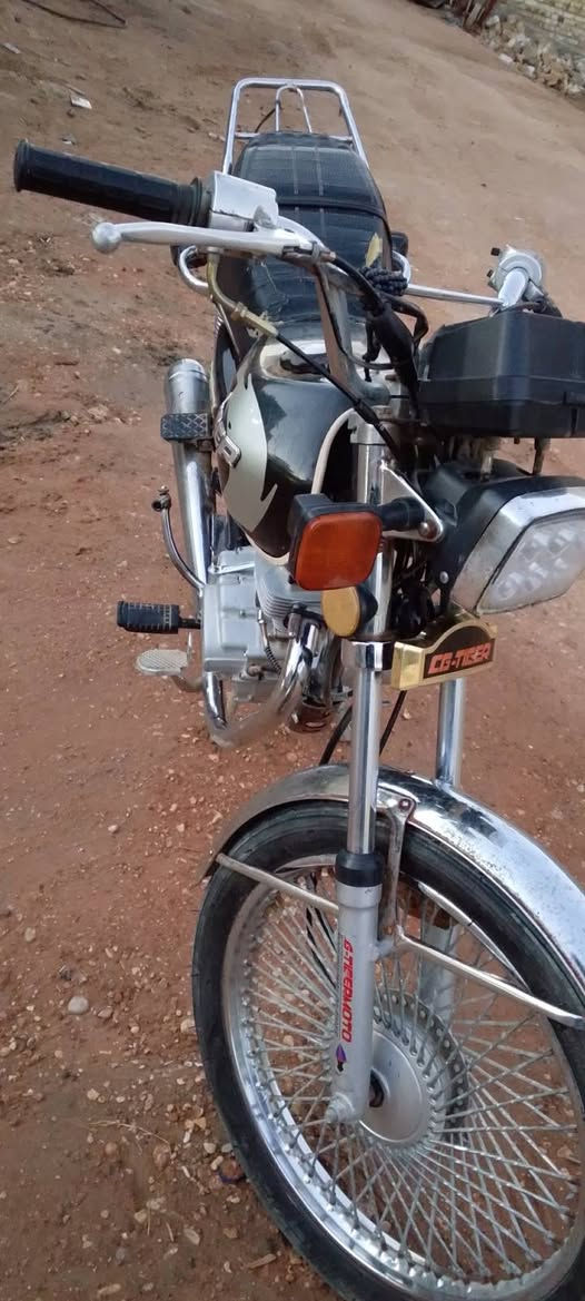 سلام عليكم شباب دراجه موديل ٢٣ اورق استنساخ  مكان الحله الحمزه الغربي الاستفسار *********** 
اخون يمك الرقم تصل  خاص ماجوب
