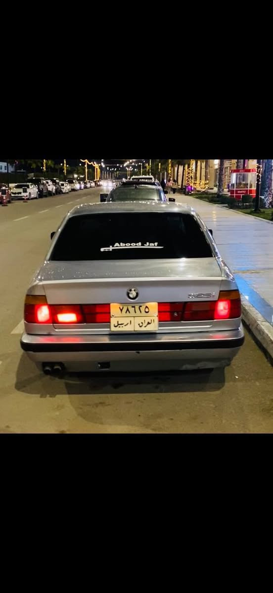 سلام عليكم
بي ام .
موديل 1995.
للبيع او للمراوسه حسب القناعه.
محرك 525 كبس بلادي. 
كير اوتماتيك.
4 جامات كهربائي.
4 وياله او تايرات جديد.
بركات أي بي ايس. 
تبريد بشرط ثلج ويا السلف. 
سياره حلوه كاعده اي نقص ما بيه.
 كهربائية كله شغاله اي نقص ما بيه.
 سياره دبل إيرباك .
كشنات جلد بيبان جلد. 
السياره فول مواصفات بس بدون فتحة سلايت.
عنوان كركوك.
السعر 63بيهامجال للطيبين.
الرقم ***********
رقم واستاب***********
