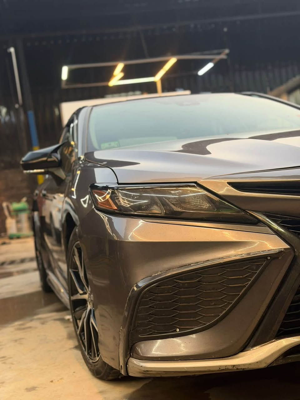 Toyota Camry 2023 SE  nightsha
رقم اربيل بااسمي  
ماشيه 92الف  كيلو متر  وليس ميل 
الضرر:فقط دعاميه اماميه   
‎بدون دواخل بدون ايرباك 
‎صور حادث موجود 
‎حجم المحرك 4 سلندر (2.5L)
‎المواصفات:
‎رادار امامي ( تحديد مسار)
‎تحذير من الاصطدام
‎تحكمات+شفتات استيرن 
‎شاشة كبيرة لمس+كاميرا
‎مانع انزلاق+ABS
‎كشنات جلد + كشنات كهرباء
‎تحكم وضعيات القيادة (Sport - Normal - Eco)
‎سايد بريك كهربائي  مفتاح الاوتو هولد
مع منافذ USB,AU  

‎السيارة دفع رباعي والكير و المحرك بشرط مكفول
مكان السياره صلاح الدين سامره اتصل وتدلل
***********
